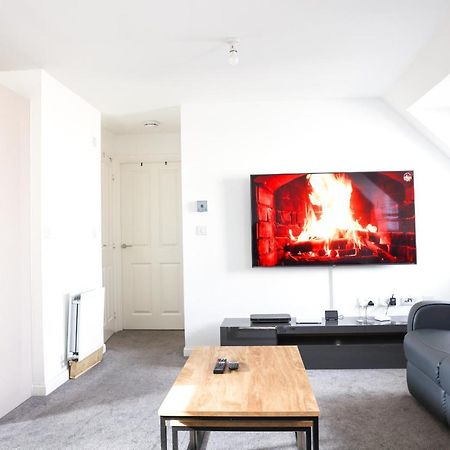 Stunning Two-Bedroom Apartment At A3Ree, Free Parking, Near Cribbs Causeway Mall Bristol Exteriör bild