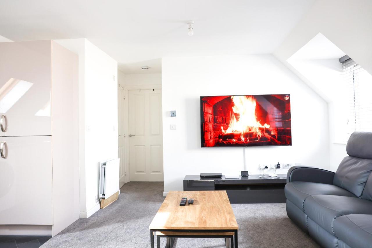 Stunning Two-Bedroom Apartment At A3Ree, Free Parking, Near Cribbs Causeway Mall Bristol Exteriör bild