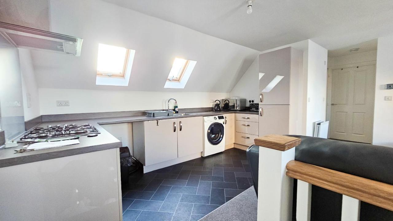 Stunning Two-Bedroom Apartment At A3Ree, Free Parking, Near Cribbs Causeway Mall Bristol Exteriör bild