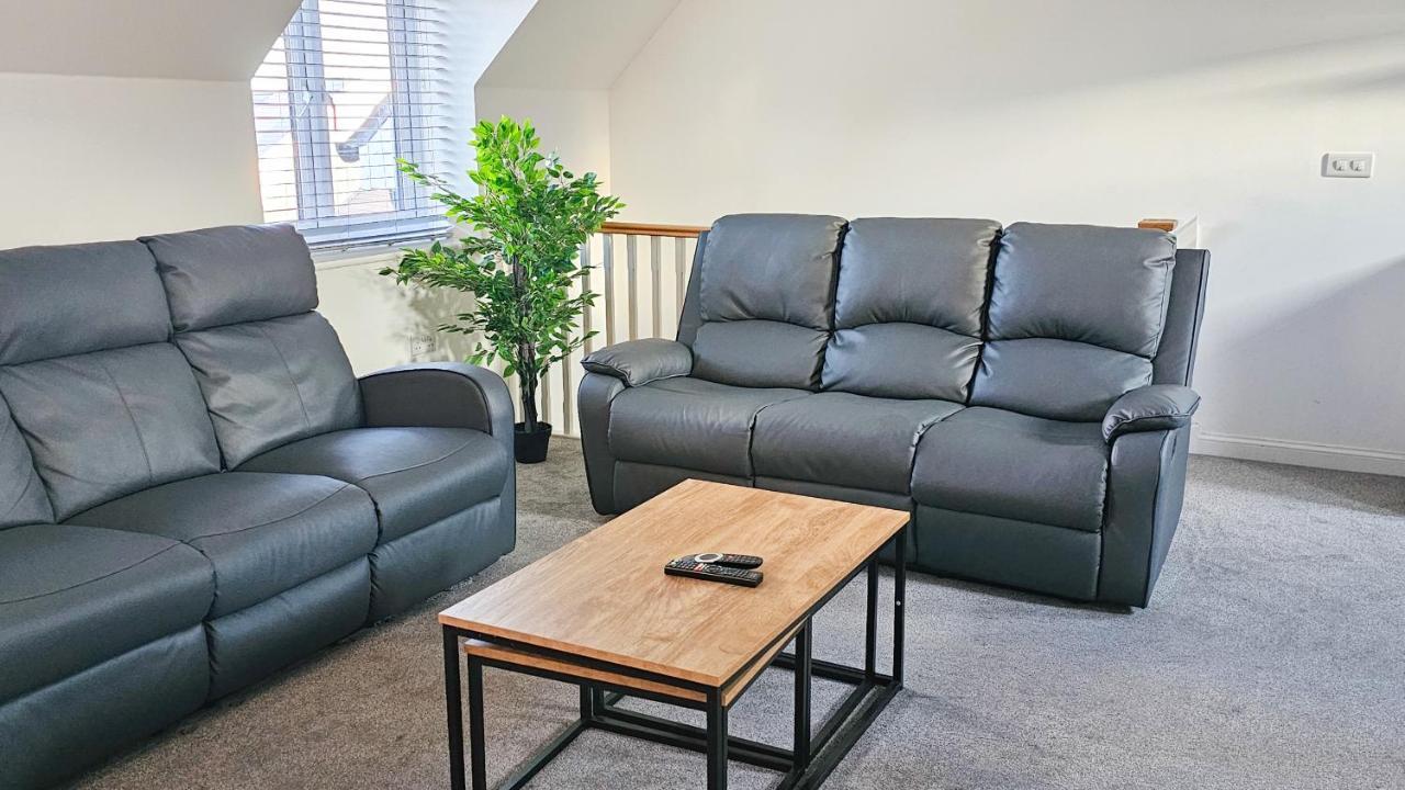 Stunning Two-Bedroom Apartment At A3Ree, Free Parking, Near Cribbs Causeway Mall Bristol Exteriör bild