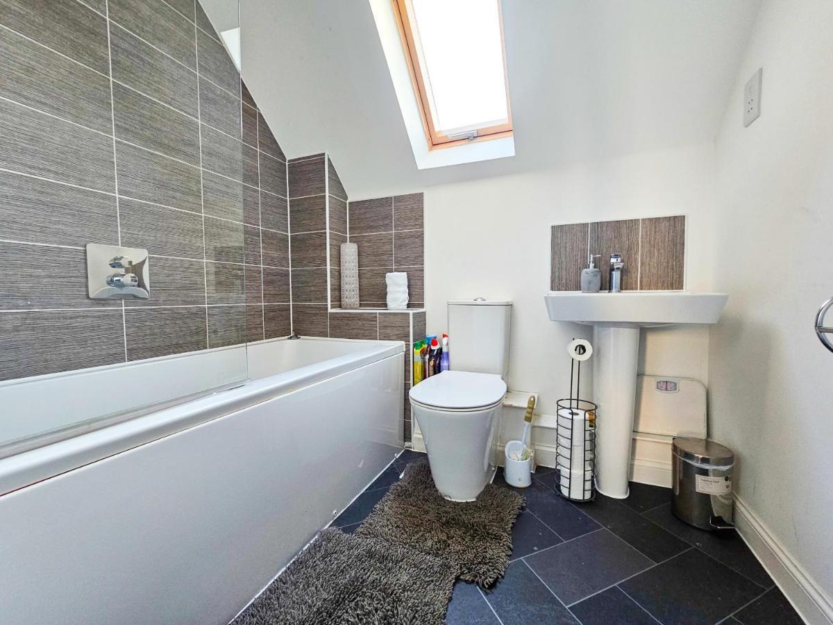 Stunning Two-Bedroom Apartment At A3Ree, Free Parking, Near Cribbs Causeway Mall Bristol Exteriör bild