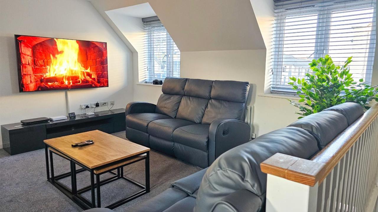 Stunning Two-Bedroom Apartment At A3Ree, Free Parking, Near Cribbs Causeway Mall Bristol Exteriör bild