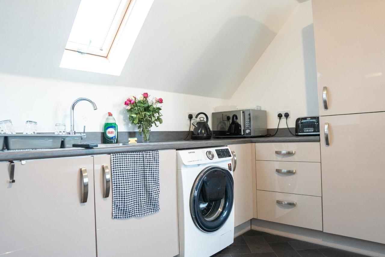 Stunning Two-Bedroom Apartment At A3Ree, Free Parking, Near Cribbs Causeway Mall Bristol Exteriör bild
