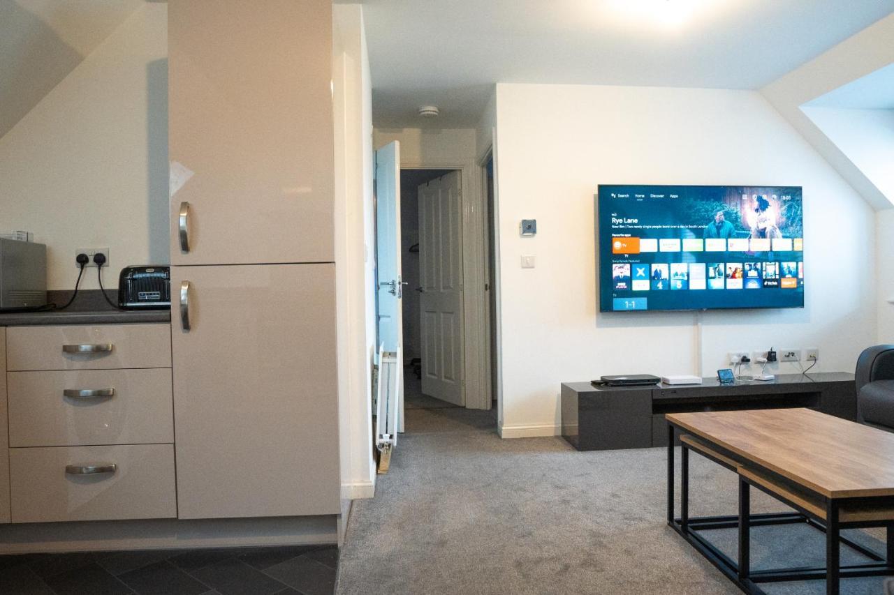 Stunning Two-Bedroom Apartment At A3Ree, Free Parking, Near Cribbs Causeway Mall Bristol Exteriör bild