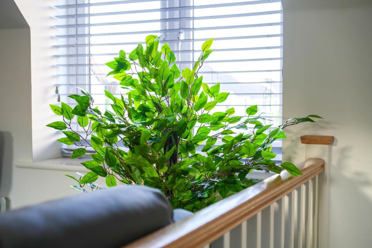 Stunning Two-Bedroom Apartment At A3Ree, Free Parking, Near Cribbs Causeway Mall Bristol Exteriör bild